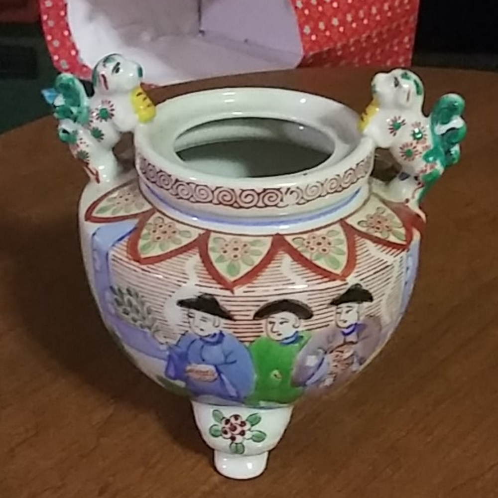 Antique three legged Gold Castle jar